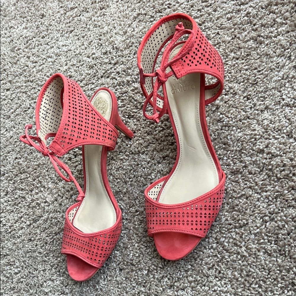 Vince Camuto Coral Perforated Heels Size 9.5 - Picture 2 of 8